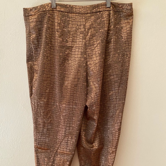 Lane Bryant Gold Print Pant - Picture 3 of 3